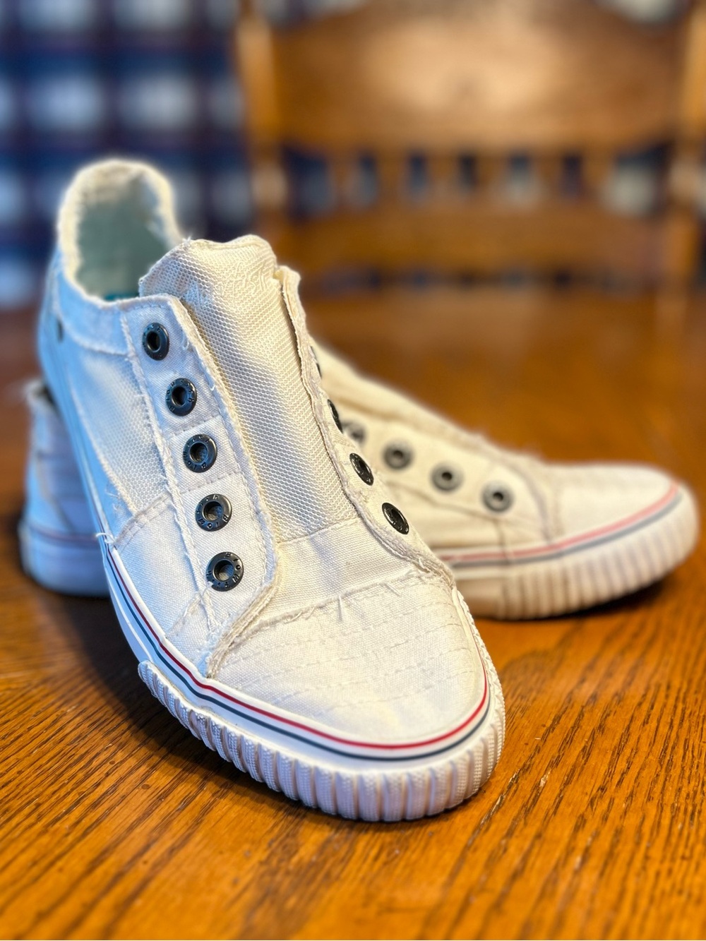 Blowfish Malibu White Slip-On Sneakers Sz 9